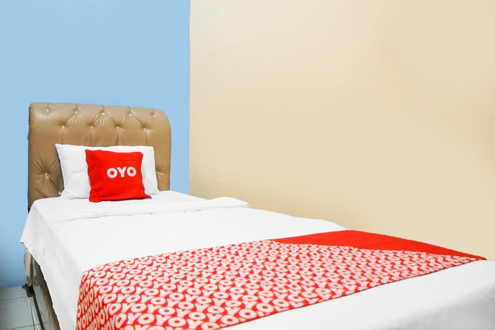 Oyo 92076 Sky Residence Cengkeh Medan Exterior photo