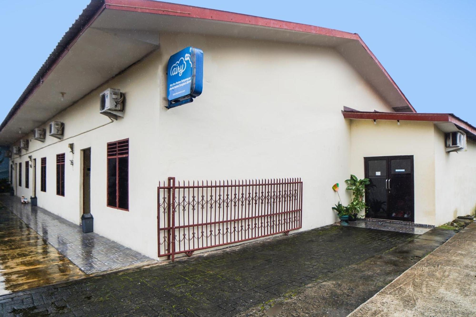 Oyo 92076 Sky Residence Cengkeh Medan Exterior photo